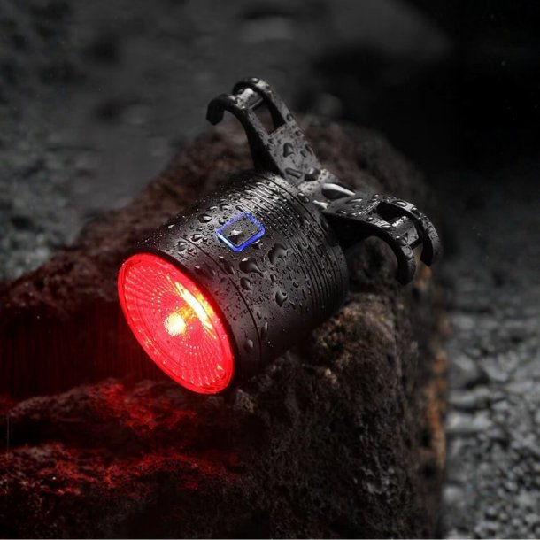 Smart og effektiv LED baglygte med USB opladning og bremselys. 100 lumen