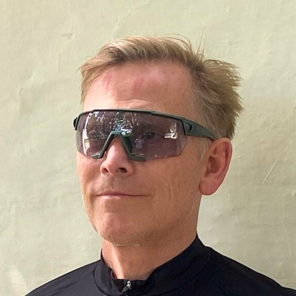 Ventoux Hero Photochromic cycling glasses, mat metalic green