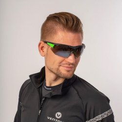 Cykelbriller med polycarbonate linse. Mat sort med groen kontrast
