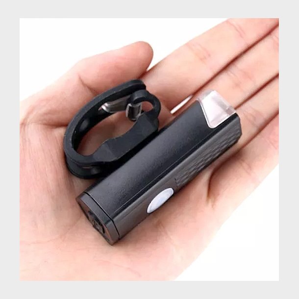 Micro lygtes�t med USB opladning. For- og baglygte