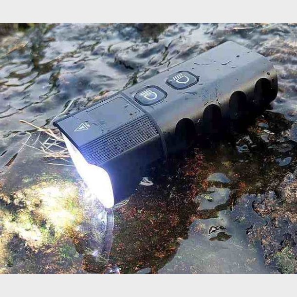 High Power LED lygte (1600 lumen) i aluminium. USB-C opladning. Skarp pris 